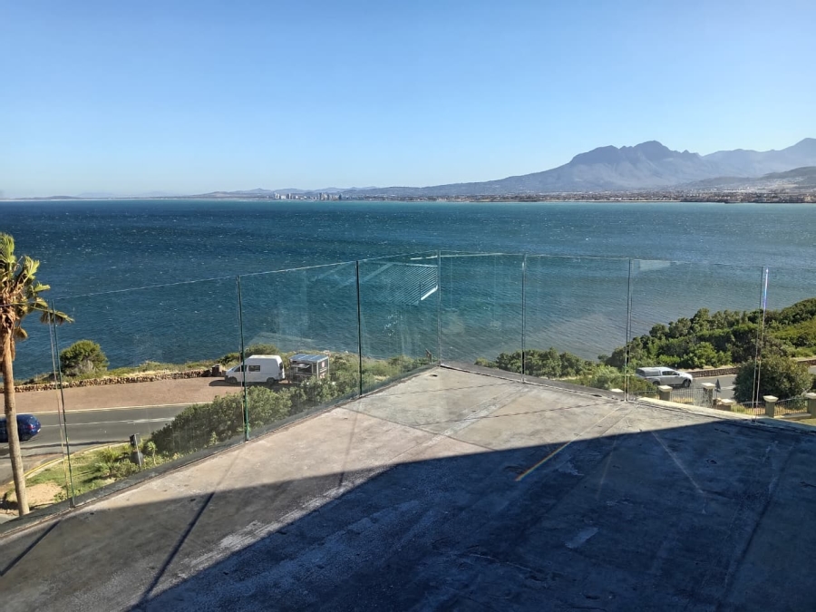 6 Bedroom Property for Sale in Gordons Bay Western Cape